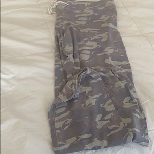 Monrow camo sweatpants